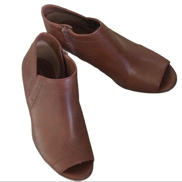 Easy Street Peep Toe Side Zip Brown Booties 7.5W - Picture 3 of 10